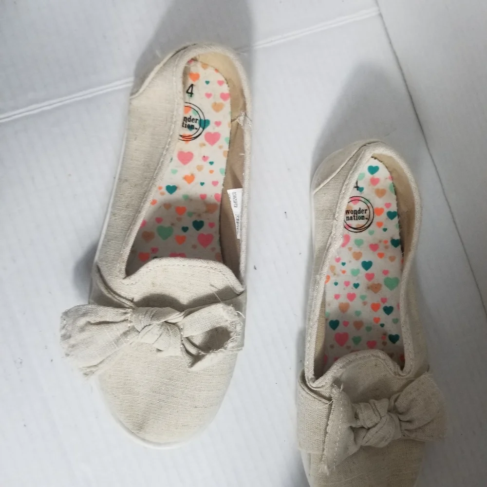 WONDER NATION GIRL'S CREAM FLATS WITH BOW SIZE 4 (PLEASE SEE ALL PHOTOS) - Picture 5 of 14